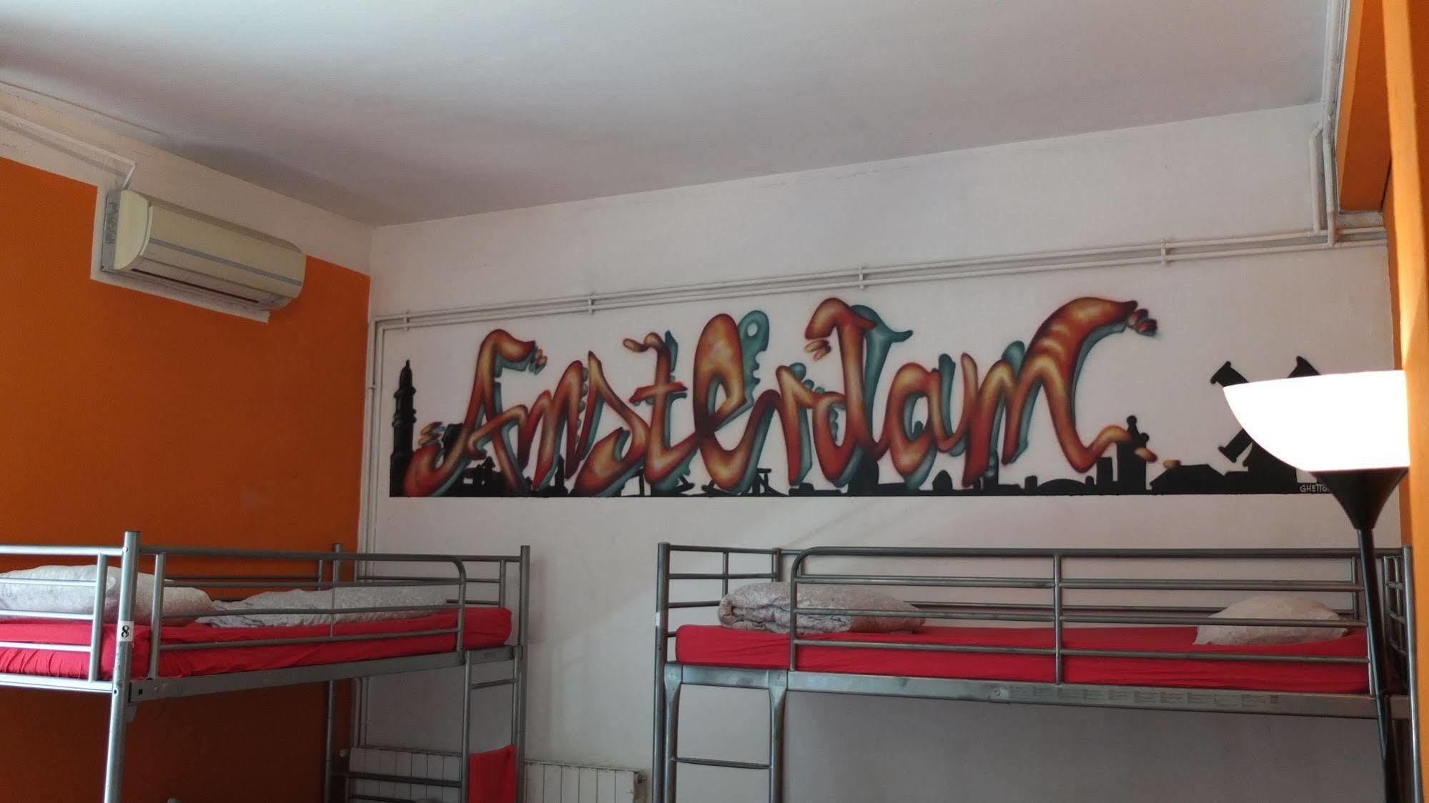 No Limit Graffiti Hostel