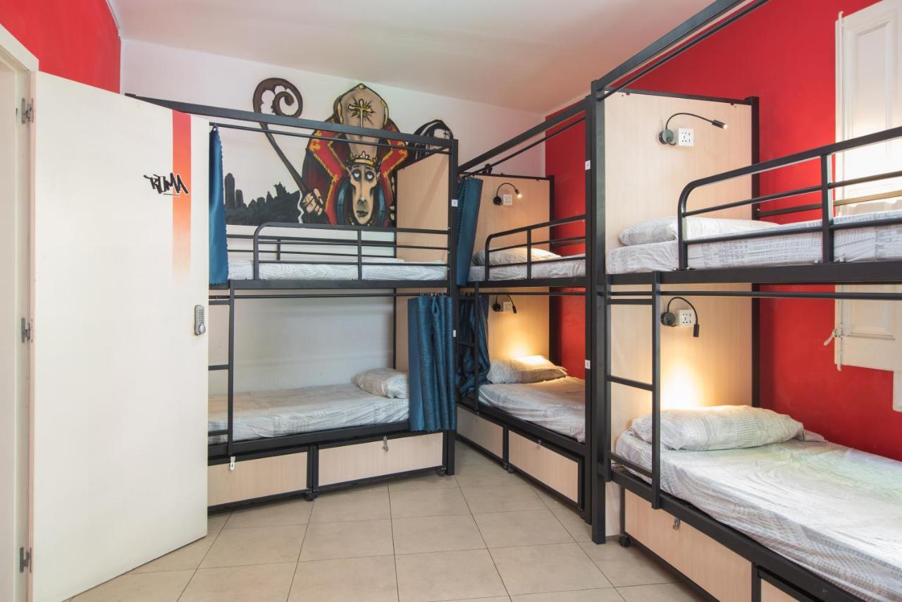 No Limit Graffiti Hostel *